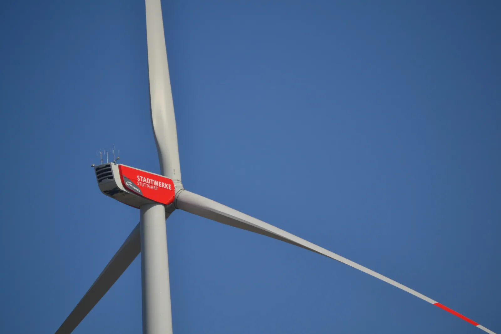 Stadtwerke Stuttgart stellen Windprojekt in Jettingen vor